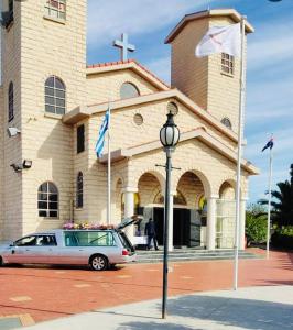 El edificio en el que está la casa vacacional