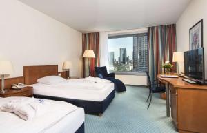 Katil atau katil-katil dalam bilik di Maritim Hotel Frankfurt