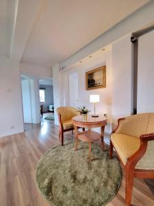 Кът за сядане в Chalet Nature Park "Apartment Spiez"-Self Check-in