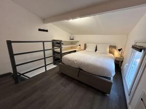 Cama ou camas em um quarto em Le Paddock - COSY FLAT Senlis