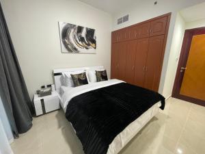 Katil atau katil-katil dalam bilik di Luxury Hotel Apartments - Ajman Corniche UAE