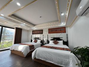 เตียงในห้องที่ Trung Huyền Hotel