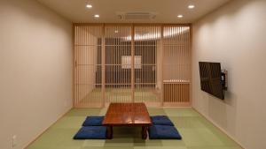 a room with a table and a bird cage at UTAKATA HOTEL HIMEJI in Himeji