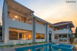 Bassein majutusasutuses EKOSTAY Luxe - CASABLANCA VILLA või selle lähedal