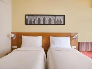 เตียงในห้องที่ ibis Pune Viman Nagar - An Accor Brand