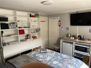 A kitchen or kitchenette at BBs B&B