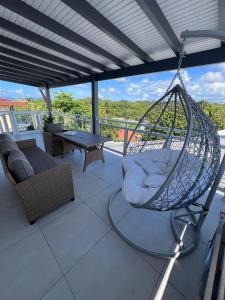 A seating area at Villa Gosier T3- Vue Nature - Romantique