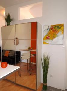 a living room with a table and a painting on the wall at Appartement Föhrenvilla in Mödling