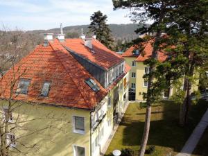 an overhead view of a building with an orange roof at Appartement Föhrenvilla in Mödling