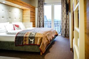 Cama ou camas em um quarto em LODGE HOTEL Winterberg