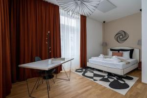 Postelja oz. postelje v sobi nastanitve HM • Artful 1BR Suite, City Nearby