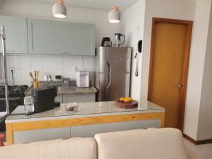 Apartamento Boutique Barra da Tijuca Península में रसोई है