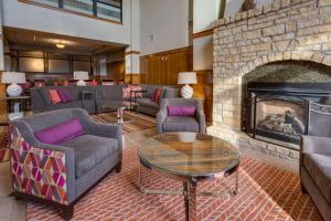 Zona d'estar a Drury Inn & Suites Las Cruces