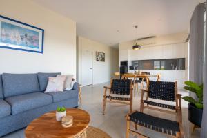 Area tempat duduk di Sea&Country Kiama-Stunning Views-Relaxing-Spacious-Deck-EVC