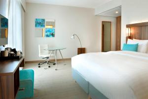 Tempat tidur dalam kamar di Courtyard by Marriott Amsterdam Arena Atlas