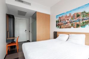 เตียงในห้องที่ easyHotel Amsterdam Arena Boulevard