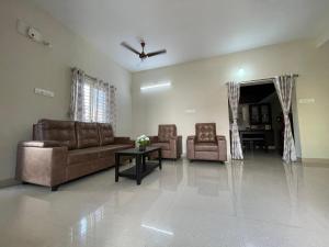 Oleskelutila majoituspaikassa SSN Home Stays in Tirupati Near Alipiri