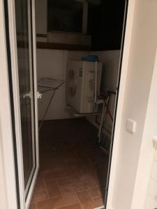 a small room with a microwave and a refrigerator at Apartamento céntrico Sitges, cerca de todo andando in Sitges