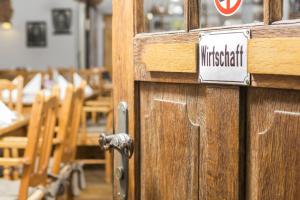 Un restaurante u otro lugar para comer en Altes Stadttor