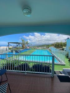 Piscina a Hôtel Le Soleil Couchant o a prop