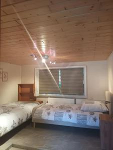 Una cama o camas en una habitación de Minh