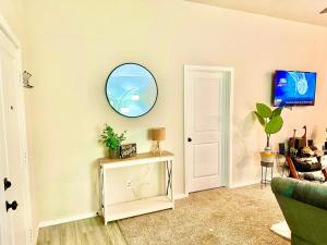 TV at/o entertainment center sa 3bed/2bath cozy spacious place