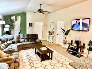 TV at/o entertainment center sa 3bed/2bath cozy spacious place