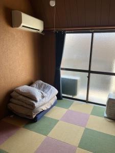 Cama ou camas em um quarto em 尾道ゲストハウス シータ村