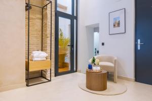 Giường trong phòng chung tại Luxurious studio with Jacuzzi in Casa Pilatos