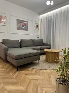 Area tempat duduk di The Home Apartment