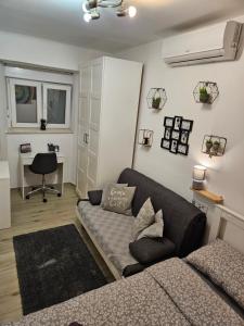 Apartment Maja - Strict center of Zagreb休息區