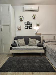 Apartment Maja - Strict center of Zagreb休息區