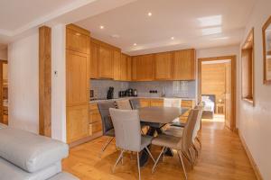 A kitchen or kitchenette at Grand Paradis- Modern 3 bedroom apartment with spectacular views