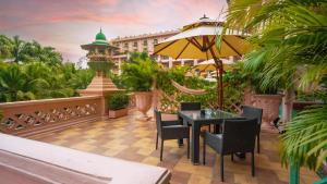 Uma varanda ou terraço em The Leela Palace Bengaluru