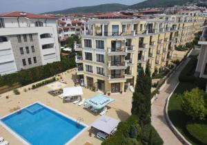 Swimming pool sa o malapit sa HORIZON 26 'Б' Apartment Sveti Vlas