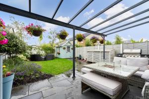 Taman di luar Modern Clonsilla Townhouse Sleeps 6