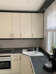 Kuhinja oz. manjša kuhinja v nastanitvi moderne 2-Zimmer Wohnung in Rastatt