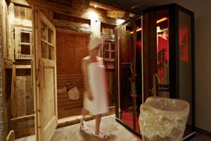 A bathroom at Chalet Grumer Suites&Spa