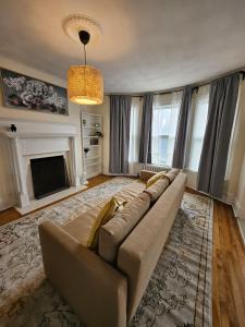 Predel za sedenje v nastanitvi Ottawa Downtown Cozy Guesthouse