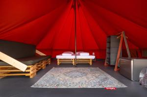 Una cama o camas en una habitación de Glamping Camp Faro