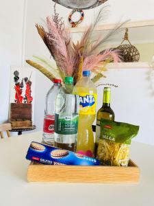 a wooden tray with drinks and snacks on a counter at Sweet Atic in Sitges