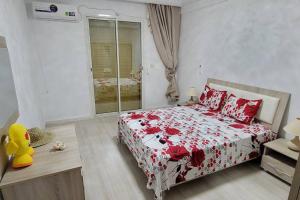 En eller flere senger på et rom på Appartement Hammam Sousse- kantaoui