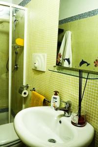 Attico Oasi di Relax Adelfia tesisinde bir banyo