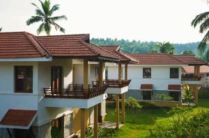 Niraamaya Wellness Retreats, Surya Samudra, Kovalam في كوفالام: صورة منزل به