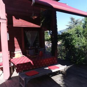 Zahrada ubytování Chalet confortable pres de Viry avec terrasse et cheminee