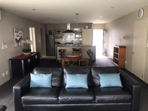 Dapur atau dapur kecil di Airport Christchurch Motel