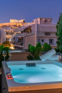 Bazen u objektu Acropolis View & Spa Penthouse apartment ili u blizini