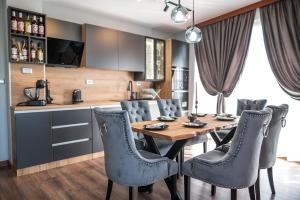 Η κουζίνα ή μικρή κουζίνα στο Apartment Tiana Lux 2