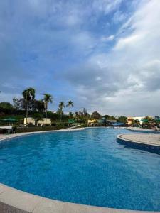 Piscina de la sau aproape de Hermoso apartamento de vacaciones en el Quindío