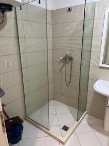 Kupatilo u objektu shengjin apartaments